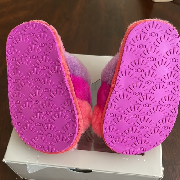 UGG Fluffy Slides. Size 4/5 - Picture 3 of 4